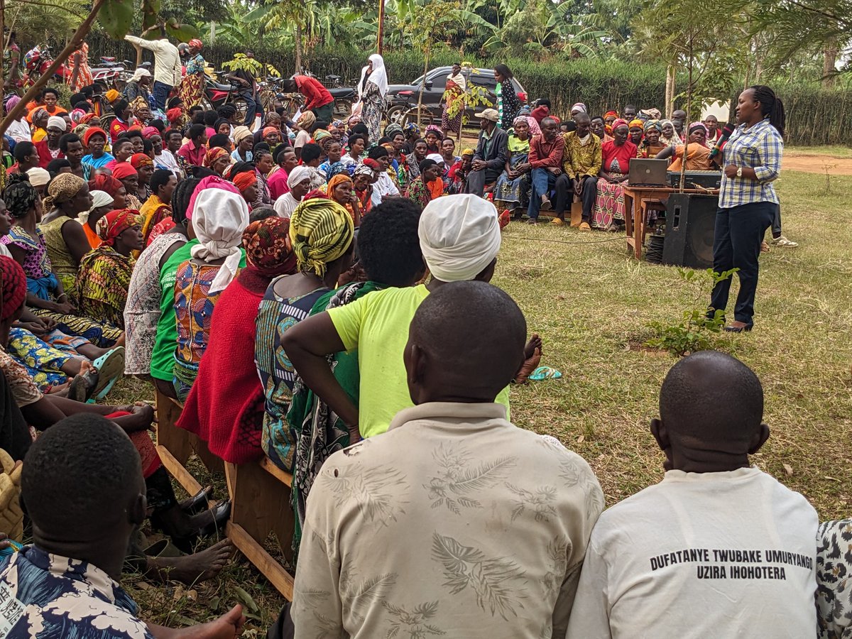 Bugesera District (@bugeseradistr) on Twitter photo Umuyobozi wโAkarere Wungirije Ushinzwe Iterambere ry'Ubukungu,<a href="/umwalia9/">UMWALI Angelique</a> yitabiriye Inteko yโabaturage muri <a href="/MarebaBugesera/">Umurenge wa Mareba - Akarere ka Bugesera</a>, mu Kagari ka #Nyamigina, anatangiza Icyumweru cyahariwe serivisi z'irangamimerere muri uyu Murenge.
Bari kuganira kandi ku zindi ngingo zirimo; Ubuhinzi,... Umuyobozi wโAkarere Wungirije Ushinzwe Iterambere ry'Ubukungu,<a href="/umwalia9/">UMWALI Angelique</a> yitabiriye Inteko yโabaturage muri <a href="/MarebaBugesera/">Umurenge wa Mareba - Akarere ka Bugesera</a>, mu Kagari ka #Nyamigina, anatangiza Icyumweru cyahariwe serivisi z'irangamimerere muri uyu Murenge.
Bari kuganira kandi ku zindi ngingo zirimo; Ubuhinzi,...