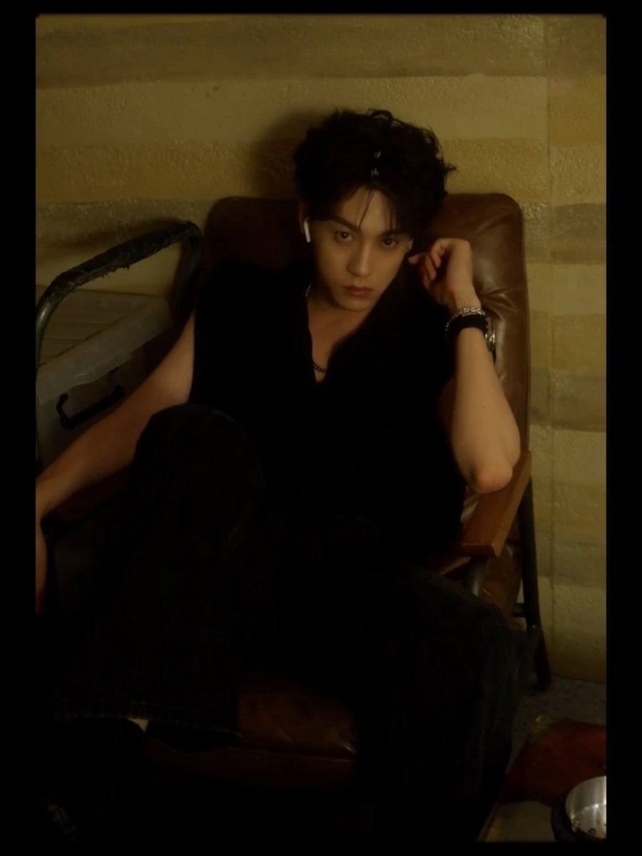 yizhixuning's tweet photo. no one will ever be far more suitable for playing Chicheng than Xuning himself. https://t.co/kZsn6TXsjn