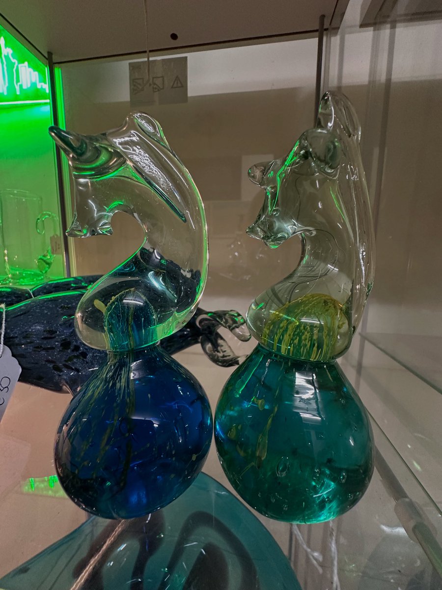 astraantiques's tweet image. Glass sea horses from unit 221. #seahorses #glassware #underthesea #astraantiquescentre #hemswell #lincolnshire