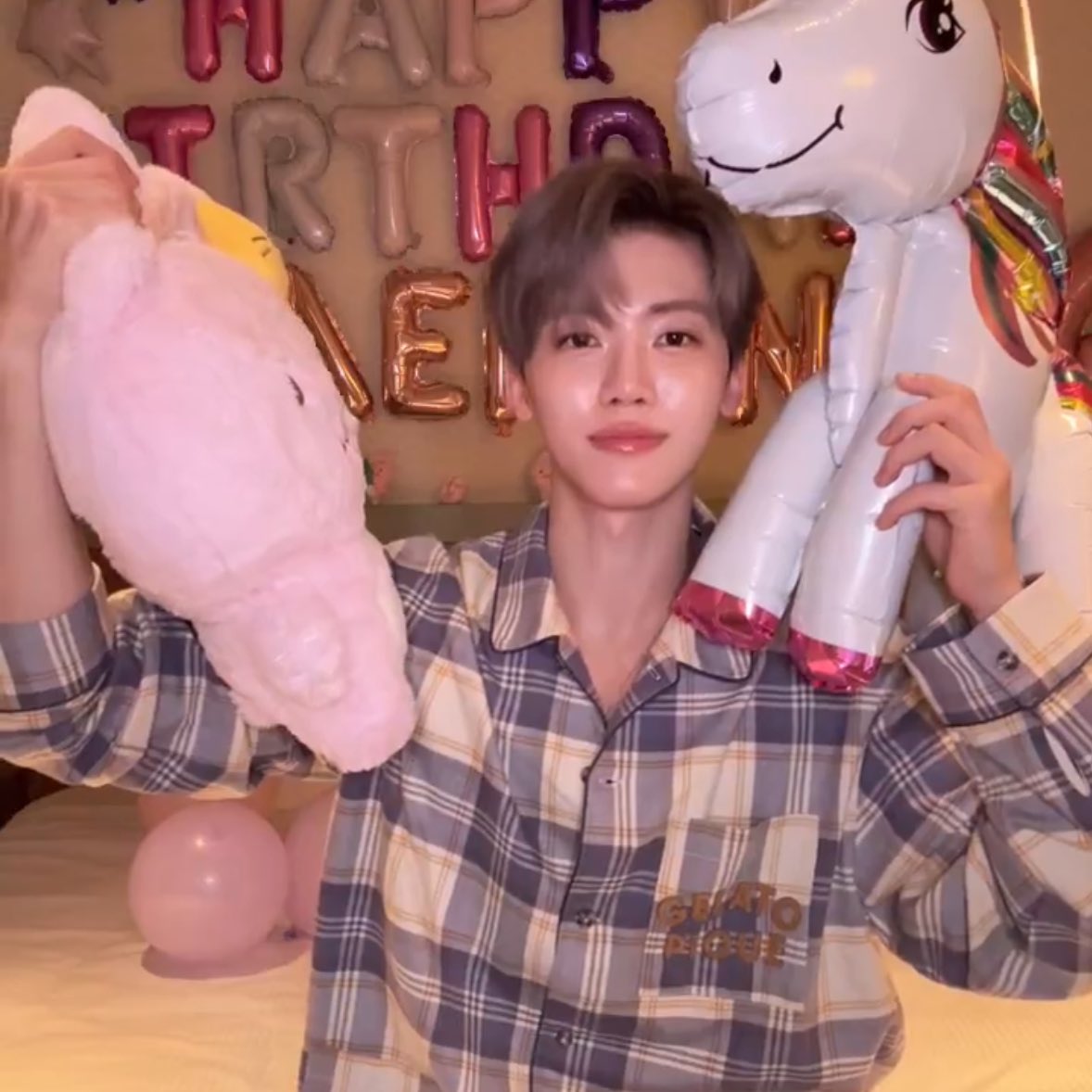 drop the tags for the birthday boy 🥹🩷

#Forever25hiningJAEMIN
#공주님_왕자님들_재민이_생일이에용
#HAPPYJAEMINDAY