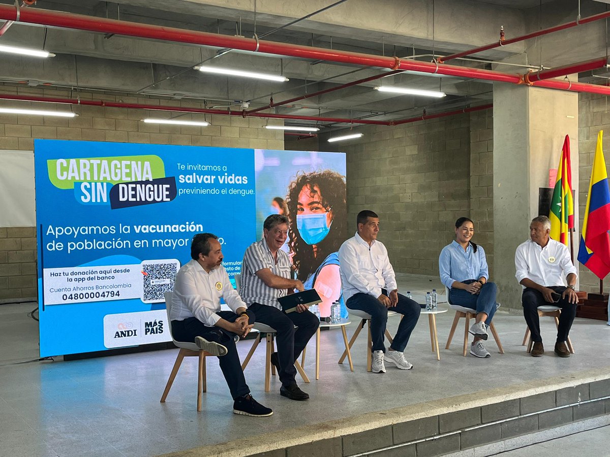 ANDI_Colombia's tweet photo. 💉🌍 En Cartagena, el Presidente de la ANDI, @BruceMacMaster, acompaña el inicio de la campaña #CartagenaSinDengue, junto a @dumek_turbay, el @dadiscartagena y la @FundacionANDI, que vacunará contra el dengue a más de 20.000 niños y niñas de la ciudad. https://t.co/lLkyp8xQAo
