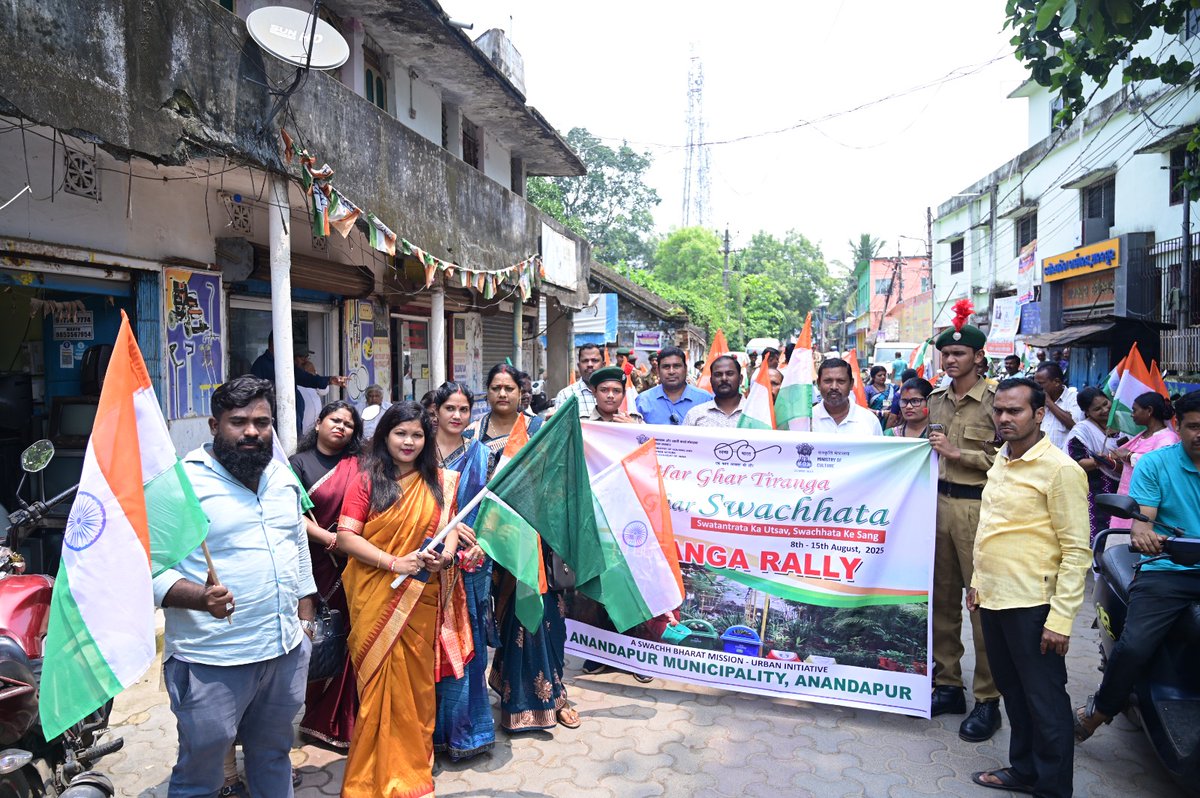 "Har Ghar Tiranga-Har Ghar Swachhata " A program of " Tiranga Rally " with India Map was Organized by Anandapur Municipality  in presence of  Chairperson Madam, all Councillors EO sir and the officials of Municipality.#HarGharTiranga #HarGharSwachhata <a href="/CMO_Odisha/">CMO Odisha</a> <a href="/HUDDeptOdisha/">H & UD Dept</a>