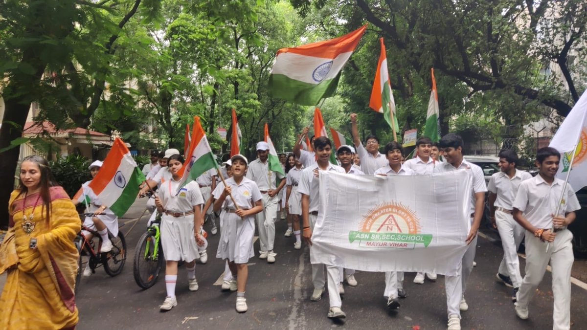 The senior wing organized an enthusiastic rally to promote the 𝐇𝐚𝐫 𝐆𝐡𝐚𝐫 𝐓𝐢𝐫𝐚𝐧𝐠𝐚 initiative launched by <a href="/MinOfCultureGoI/">Ministry of Culture</a> . Students marched with pride, waving the national flag &amp; chanting patriotic slogans.

#HarGharTiranga2025 #ASNHarGharTiranga2025 #asnschooldelhi
