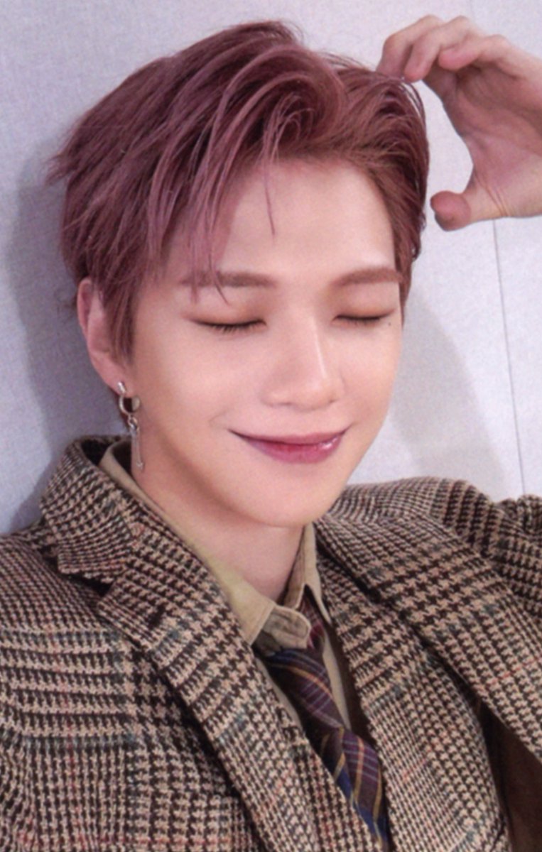 DanielK_Scanner's tweet image. 강다니엘 GLOW TO HAZE - 뮤직아트 미공포 스캔
#강다니엘 #KANGDANIEL