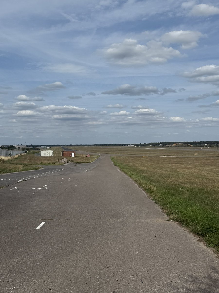 bull0ck_s's tweet photo. Patiently waiting for the day there’s planes gracing this airfield again 🥲#saveDSA https://t.co/Qso9SyuSMz