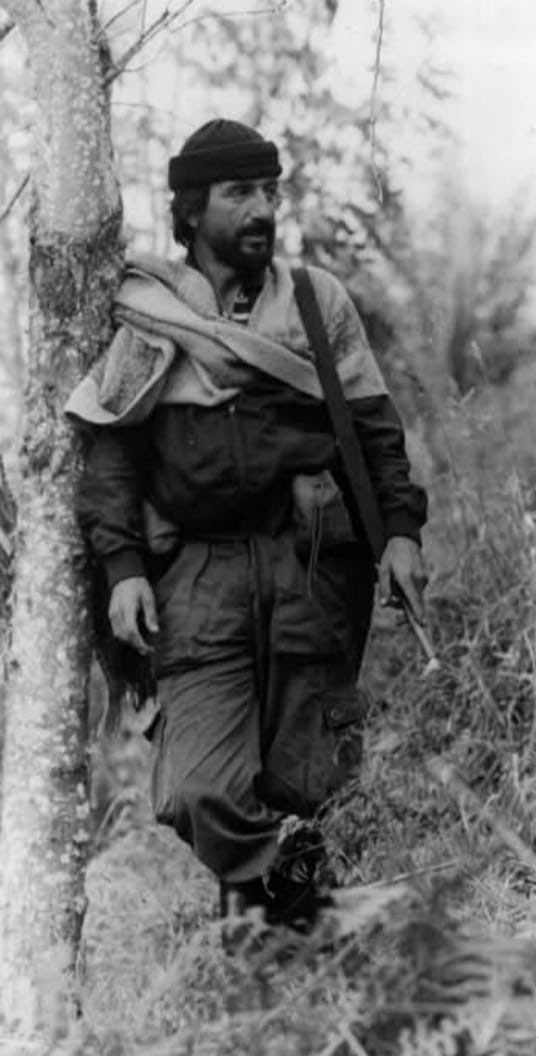 Carlos Noval, fue combatiente del M19, y dejó las armas en el proceso de paz, desde entonces cumplió con su palabra.

Ha muerto de un ataque cardiaco en su apartamento.

QEPD y vuele para que sus sueños de una patria grande y en paz se realicen.