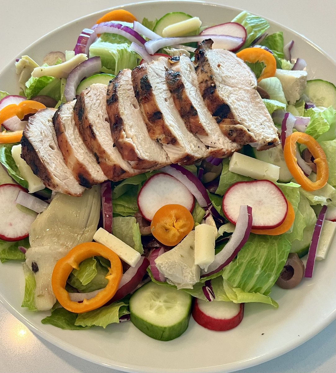 Grilled chicken salad.  You dig?  🥗🐓