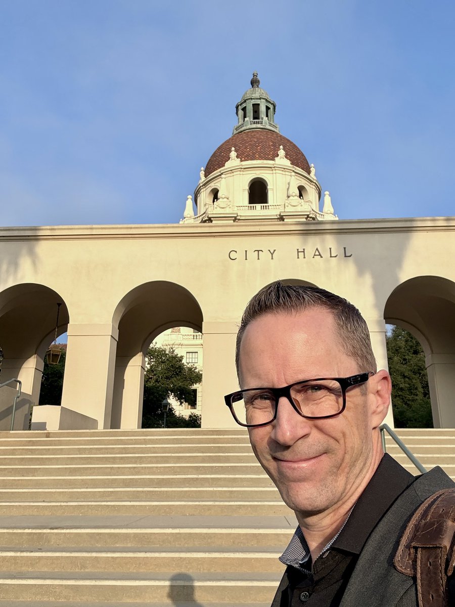 wristexplosion's tweet photo. Let’s get this party started! Early start to another day when we get to serve our community.  #cityhallselfie https://t.co/G4dYbch94y