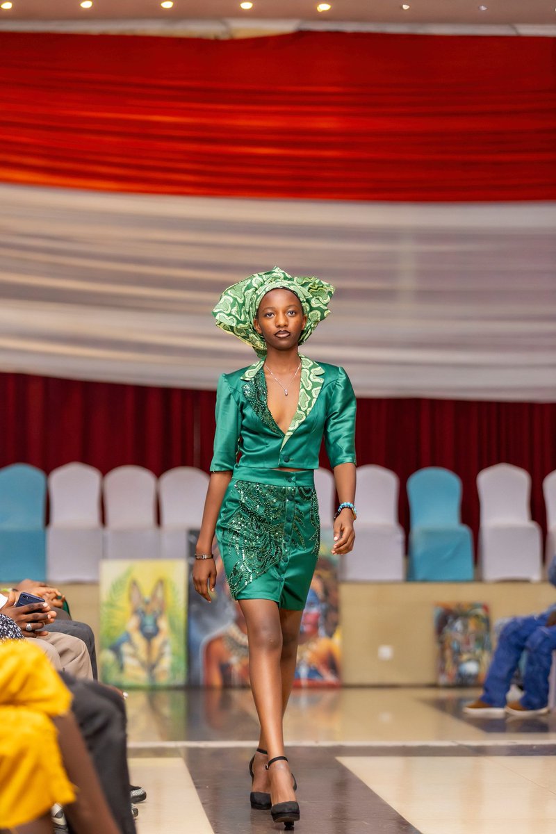impuzu_design's tweet photo. impuzudesign1@gmail.com in show parade fashion show https://t.co/0BhQ1t0ZOj