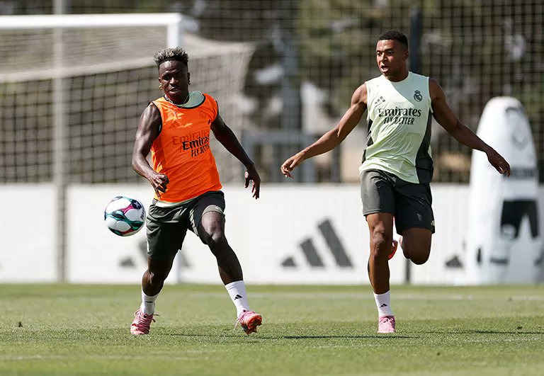 The biggest club in the world plays football today #RealMadrid