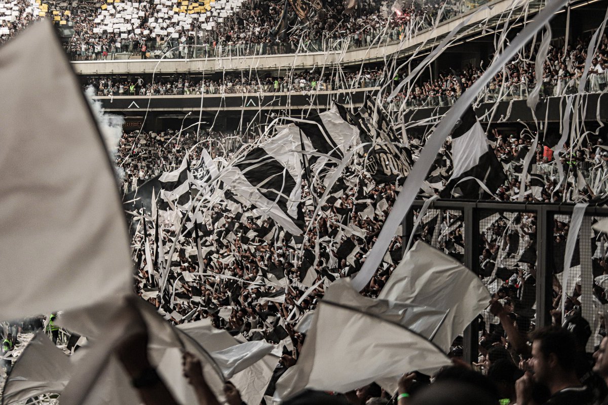 Tá chegando a cachorrada. 🐔