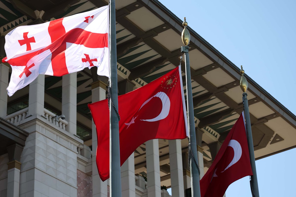 My first official visit to the Republic of Türkiye has begun. I am in Ankara together with my spouse. At Ankara’s Esenboğa International Airport, the Georgian delegation was welcomed by senior officials of the Turkish government. 🇬🇪🇹🇷

Later today, my colleague, President Recep