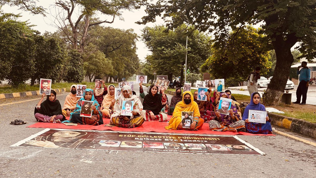 byc_hubzone's tweet photo. 28 days on, Baloch families in Islamabad braving heat &amp; denied a camp near the Press Club stand firm against enforced disappearances, demanding BYC leaders’ release. https://t.co/3brCQ8o9gw