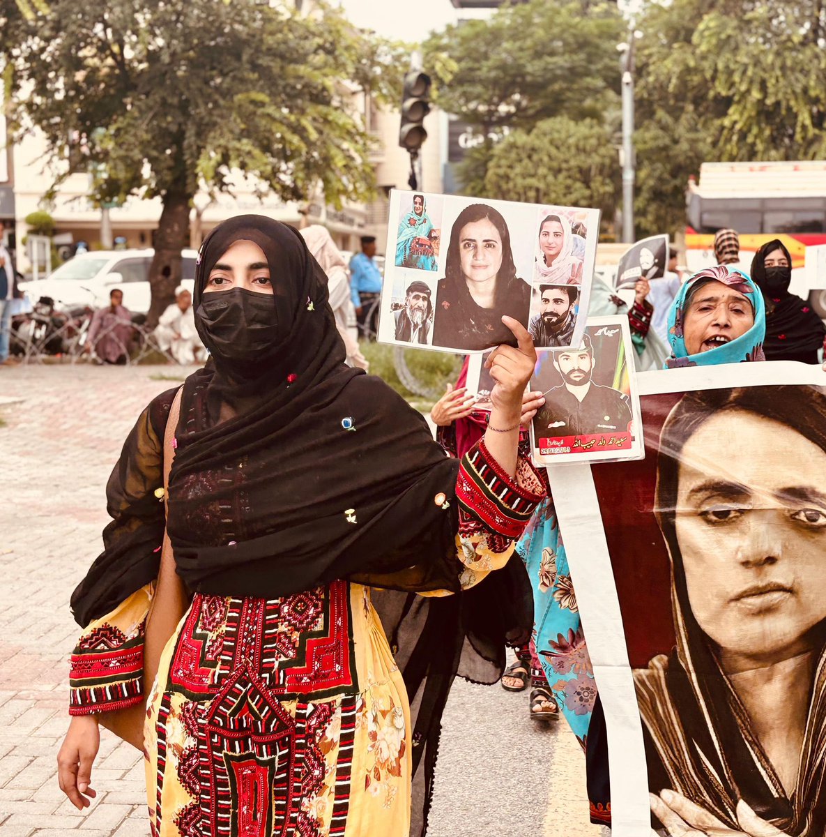 byc_hubzone's tweet photo. 28 days on, Baloch families in Islamabad braving heat &amp; denied a camp near the Press Club stand firm against enforced disappearances, demanding BYC leaders’ release. https://t.co/3brCQ8o9gw