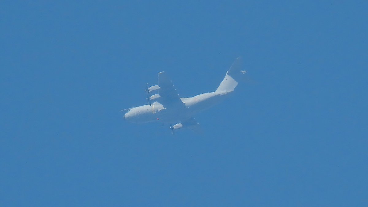 EHSBspotter's tweet photo. Belgian Air Force Airbus A400M CT-03 #BAF662 spotted returning Lakolk Beach on Rømø, Denmark, for unpaved (beach) landing training, alongside NATO allies.
#NLspot
https://t.co/YRkEodhIUd https://t.co/DWQGgkkOvn