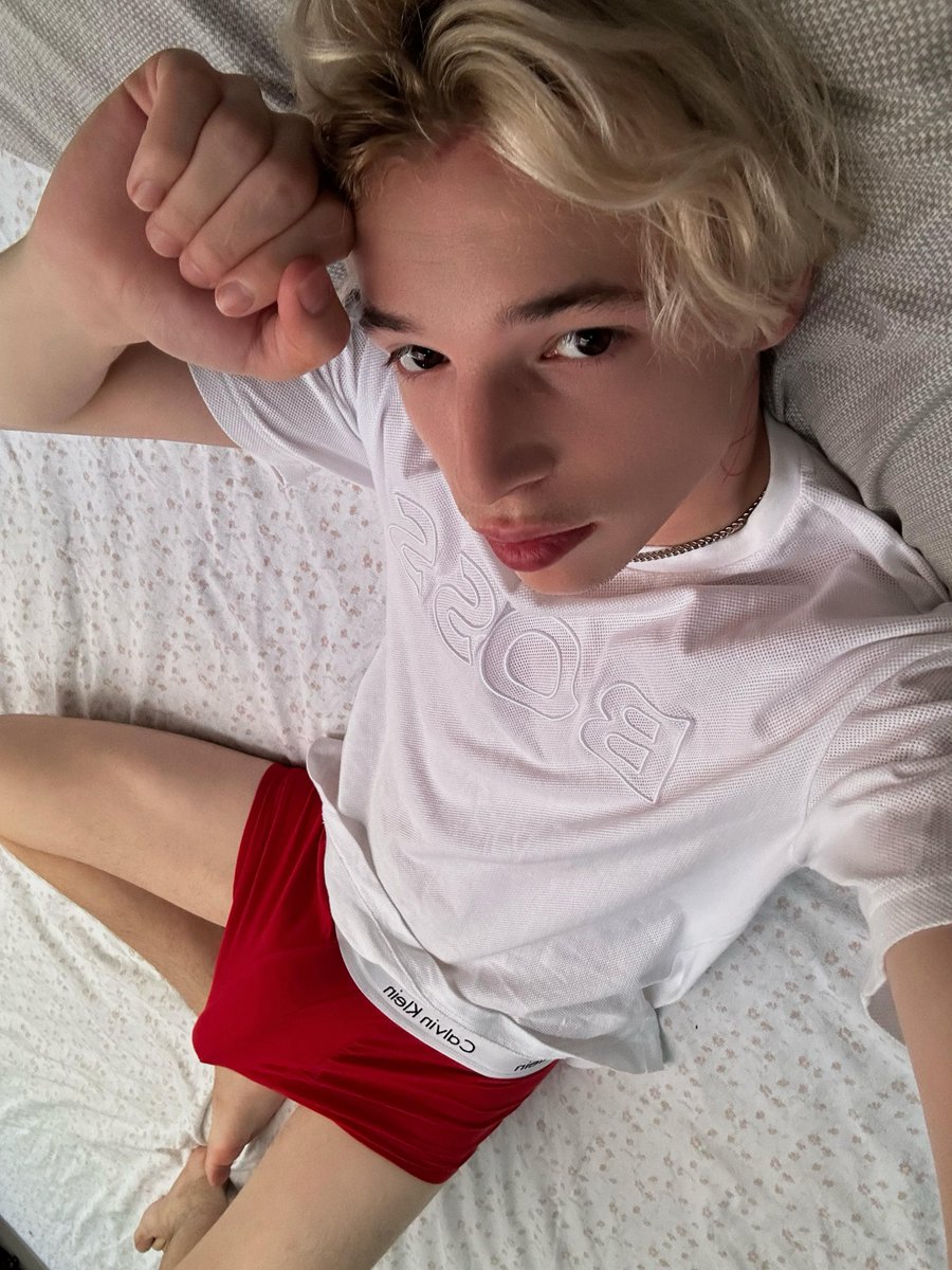 williamfether's tweet photo. Would you walk over if you saw me like this? https://t.co/6TjWAAdOoK