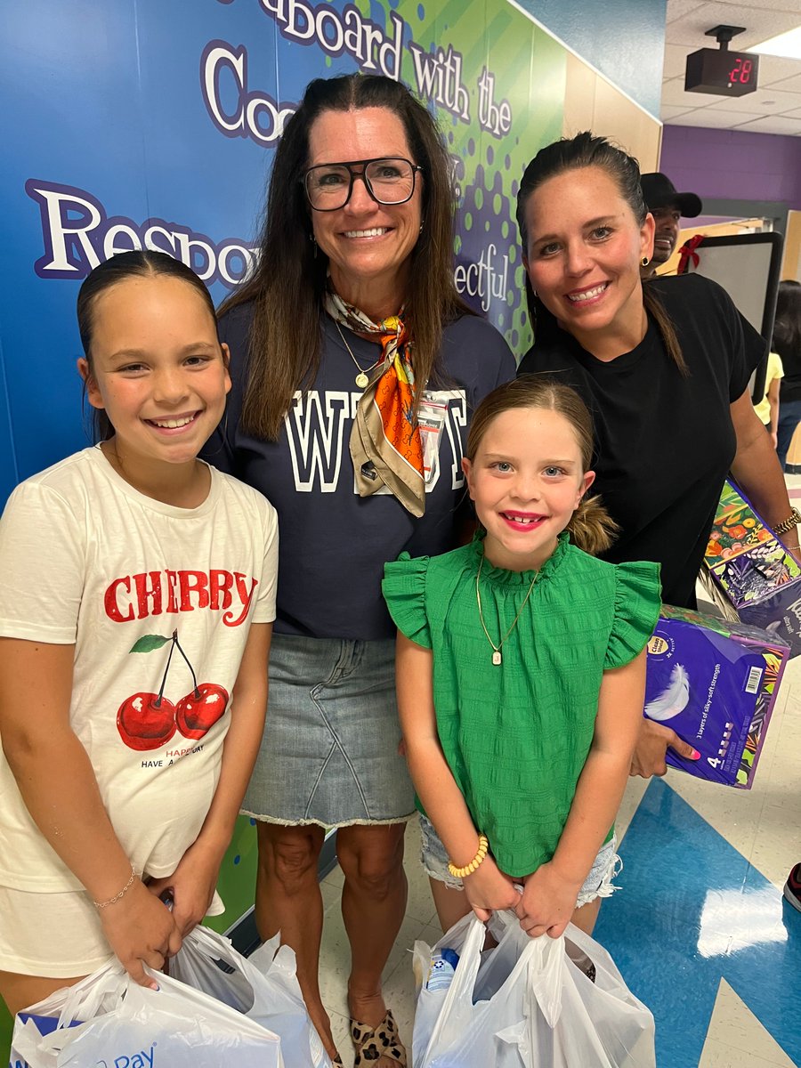 LCISDwest's tweet photo. We had a fantastic time greeting returning Westies and meeting new faces  at open house. https://t.co/fhfo7X6yrf
