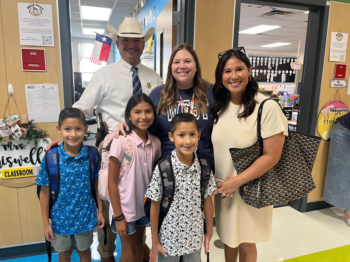 LCISDwest's tweet photo. We had a fantastic time greeting returning Westies and meeting new faces  at open house. https://t.co/fhfo7X6yrf