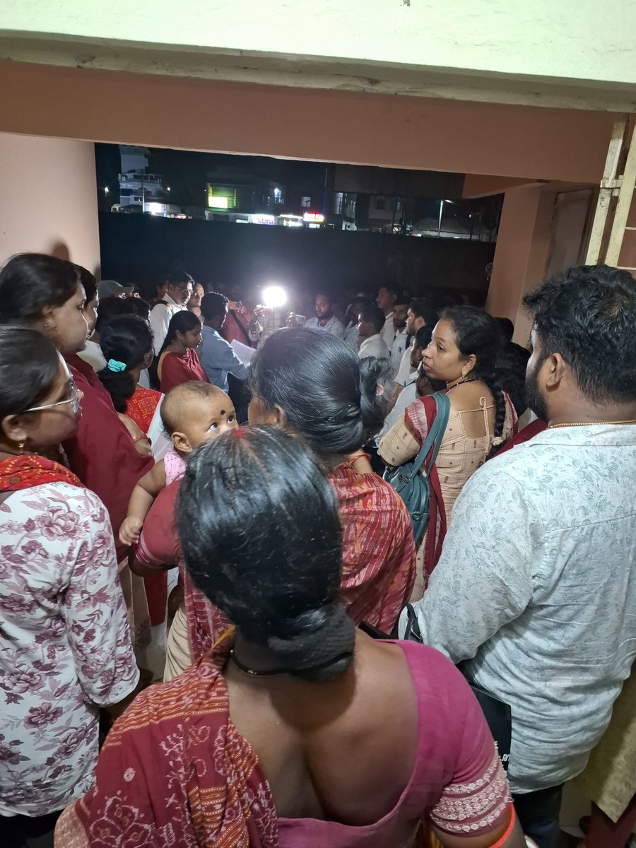 <a href="/DM_Bhadrak/">District Administration,Bhadrak</a> <a href="/BJDITWing/">BJD IT Wing</a> <a href="/NityanandaBJP/">Nityananda Gond</a> 
ଓଡିଶାର ଆଇନର ଉର୍ଧ୍ଵରେ କି ଭଦ୍ରକ ଜିଲ୍ଲା ଶିକ୍ଷାଧିକାରୀ?ସବୁ ଜିଲ୍ଲା ବଦଳି ହୋଇଥିବା ଶିକ୍ଷକଙ୍କୁ ରିଲିଭ କରିଥିବା ବେଳେ କାହିଁକି କରିନାହାନ୍ତି ଜିଲ୍ଲା ଶିକ୍ଷାଧିକାରୀ?ଛୋଟ ଛୁଆ ପିଲାଙ୍କୁ ଧରି ଅପେକ୍ଷାରତ ଶିକ୍ଷୟିତ୍ରୀଙ୍କ ଯଦି କିଛି ଅସୁବିଧା ହୁଏ ଶିକ୍ଷାଧିକାରୀ ଦାୟୀ ରହିବେ ତ?