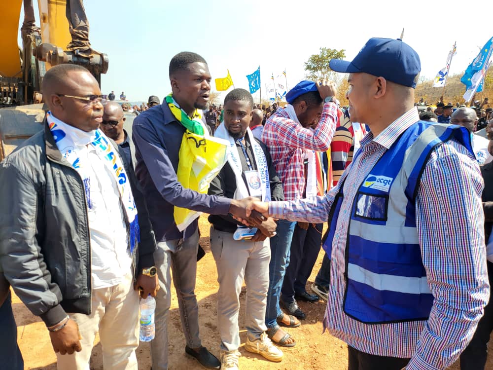 BERTIN MUMBA (@bertin_ebm) on Twitter photo #hkat on ne fait pas la politique pour diabolisé une personne mais nous savons que toute autorité viens de Dieu et LIKASI mérite mieux à sa tête Vpm <a href="/shabani_lukoo/">SHABANI Lukoo J.</a> <a href="/unionsacreerdc/">Site officiel de l'Union Sacrée de la Nation</a> accompagne les institutions et la vision du Chef de l'Etat <a href="/fatshi13/">Félix A. Tshisekedi</a> <a href="/Conseil_Etat/">Conseil d'État</a> <a href="/Presidence_RDC/">Présidence RDC 🇨🇩</a> #hkat on ne fait pas la politique pour diabolisé une personne mais nous savons que toute autorité viens de Dieu et LIKASI mérite mieux à sa tête Vpm <a href="/shabani_lukoo/">SHABANI Lukoo J.</a> <a href="/unionsacreerdc/">Site officiel de l'Union Sacrée de la Nation</a> accompagne les institutions et la vision du Chef de l'Etat <a href="/fatshi13/">Félix A. Tshisekedi</a> <a href="/Conseil_Etat/">Conseil d'État</a> <a href="/Presidence_RDC/">Présidence RDC 🇨🇩</a>