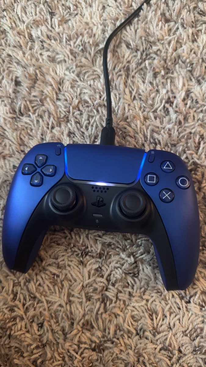 serezy_'s tweet photo. @Fiberr_RL I just got a blue one this past week https://t.co/wXxnUPo3qv