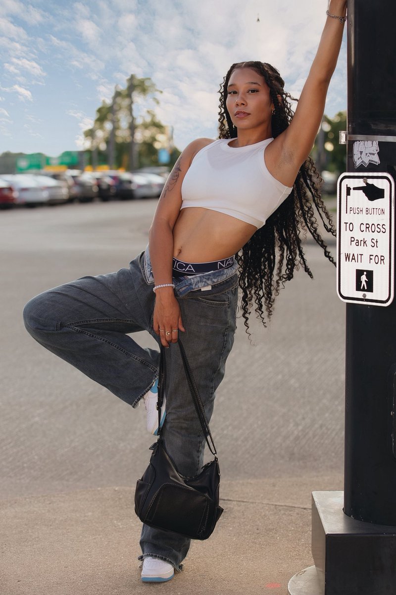 MagazineHumble's tweet photo. If you enjoyed this thread, follow for more street style + raw moments that prove you can still be yourself through chaos. https://t.co/CfJs6C8JOO