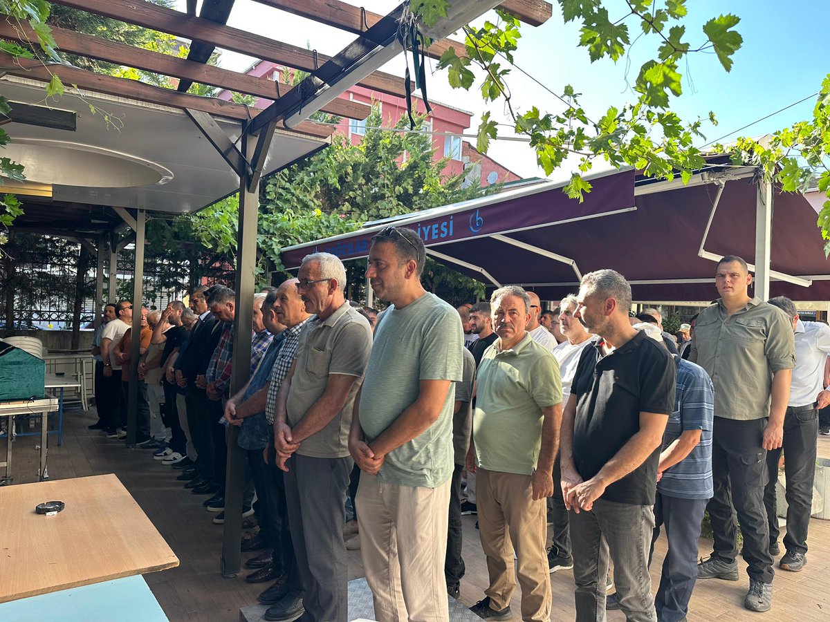 İYİ Parti İstanbul (@iyiparti_34) on Twitter photo İl Başkanımız Sn. <a href="/Yucel_Coskun/">Yücel Coşkun</a> ve GİK üyesi Sn. <a href="/ilyaskancioglu/">İlyas KANCIOĞLU</a> ile kıymetli başkanlarımız, son yolculuğuna uğurladığımız İYİ Parti Kurumsal İlişkiler Başkan Yardımcısı Sn. <a href="/MeteKOCA3455/">Mete K O C A</a>’ nın kıymetli kayınpederinin cenaze törenine katıldı.
Tüm sevenlerine ve ailesine sabırlar İl Başkanımız Sn. <a href="/Yucel_Coskun/">Yücel Coşkun</a> ve GİK üyesi Sn. <a href="/ilyaskancioglu/">İlyas KANCIOĞLU</a> ile kıymetli başkanlarımız, son yolculuğuna uğurladığımız İYİ Parti Kurumsal İlişkiler Başkan Yardımcısı Sn. <a href="/MeteKOCA3455/">Mete K O C A</a>’ nın kıymetli kayınpederinin cenaze törenine katıldı.
Tüm sevenlerine ve ailesine sabırlar