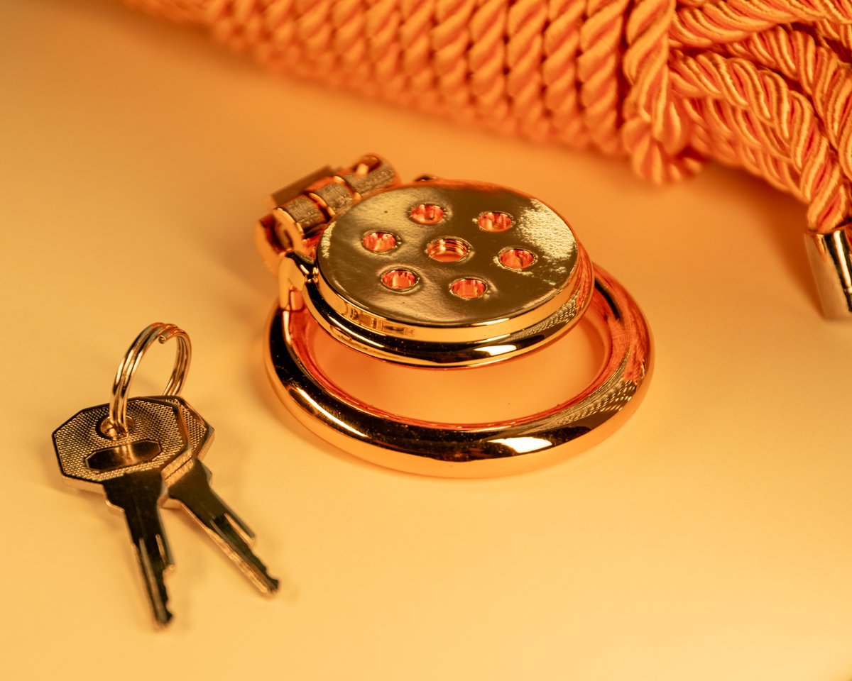 A King deserves the Best

<a href="/kink_wear/">KINK💙WEAR</a> ♥️ 💛