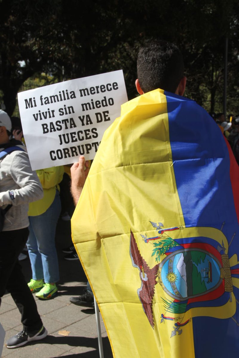 zaidarovira's tweet photo. Hoy, 12 de agosto, marchamos por la seguridad de todos los ecuatorianos.
Lo hacemos para defender las herramientas que nos permiten mantener seguro a nuestro país, proteger a nuestras familias y resguardar el futuro del Ecuador.

#FirmesPorEcuador https://t.co/UQYAA1ikCi