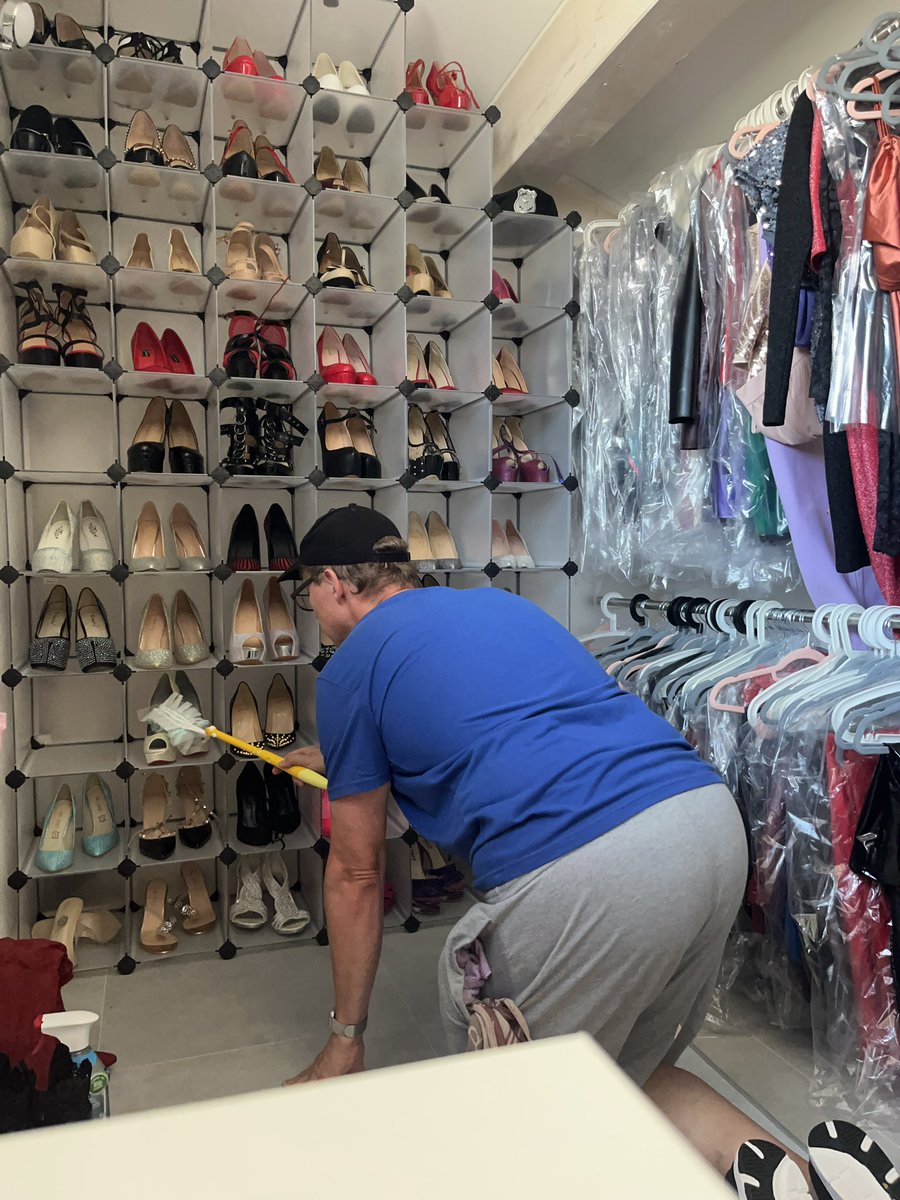 eigentum_m's tweet photo. Ich putze gerade die Schuhe meiner Herrin @herrin_ladyanja
Und was macht ihr so?

#femdom #realsklave #247sklave https://t.co/FjZtvq9KdH