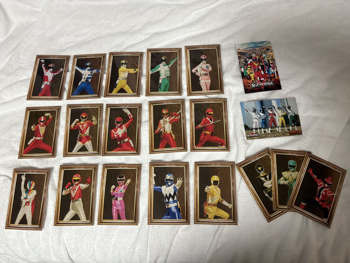 物販ではこれらを購入！ 各戦隊で用意されているメンバー全員集合の