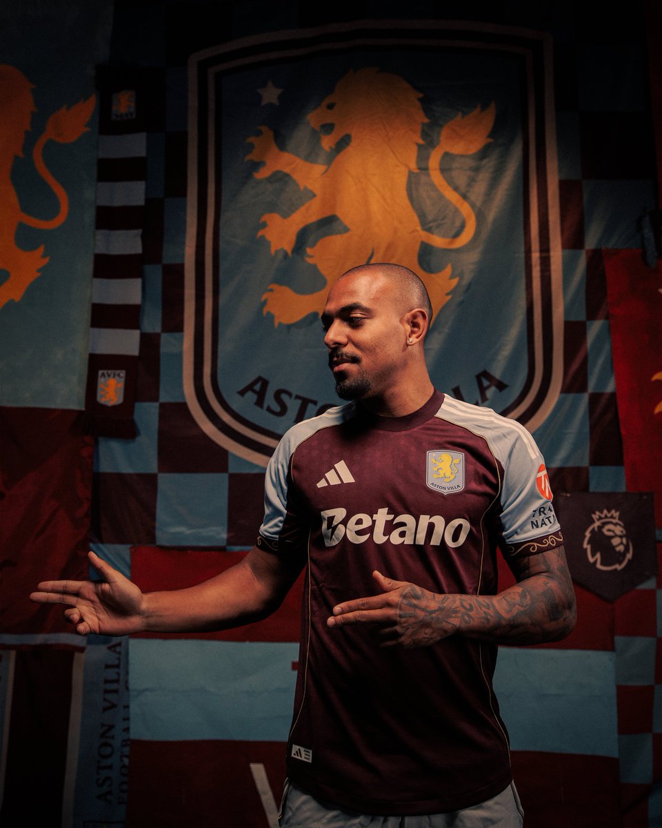 AVFCOfficial's tweet photo. 👈 https://t.co/f6CKOckFEc