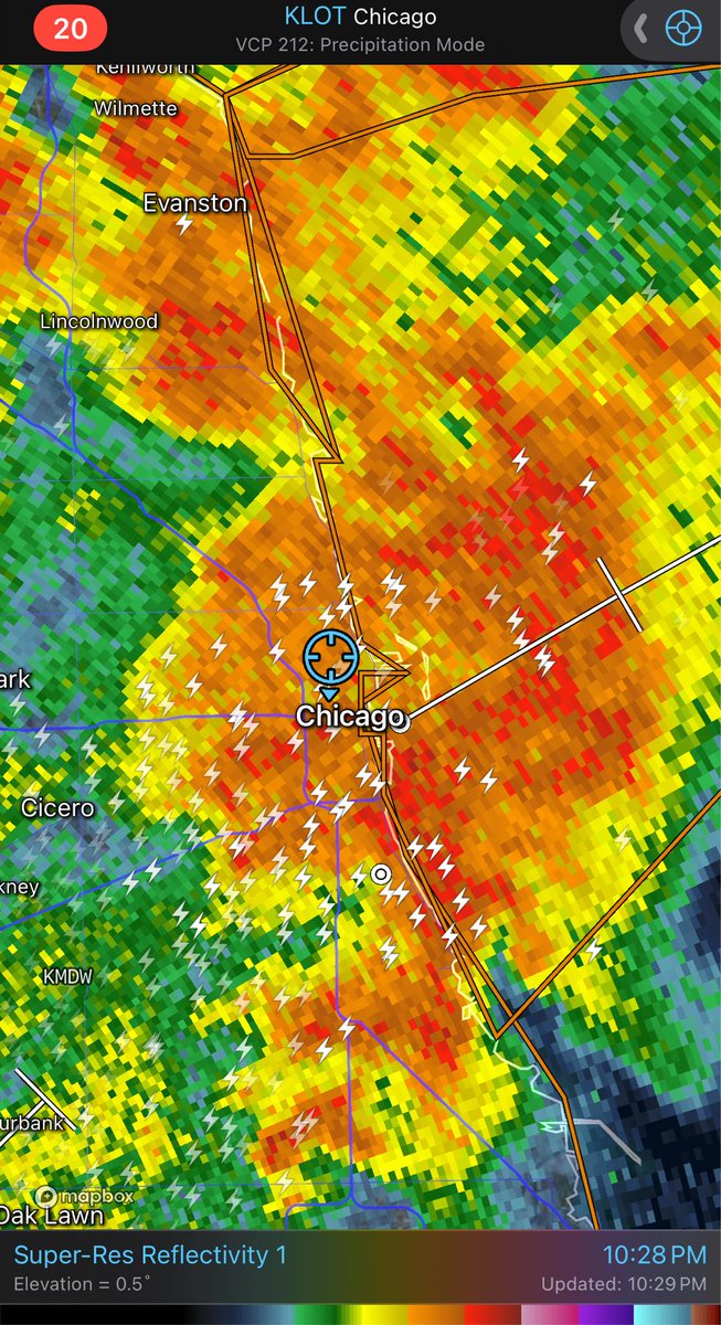 migratingant's tweet photo. That was quite a storm last night between 10pm and 11pm in Chicago. The view from my high rise in River North and a radar snapshot, there was so much lightning. The weather is always interesting. I forgot to post in real time I was so caught up in the moment. #Chicago #ilwx https://t.co/sckKn3eppi