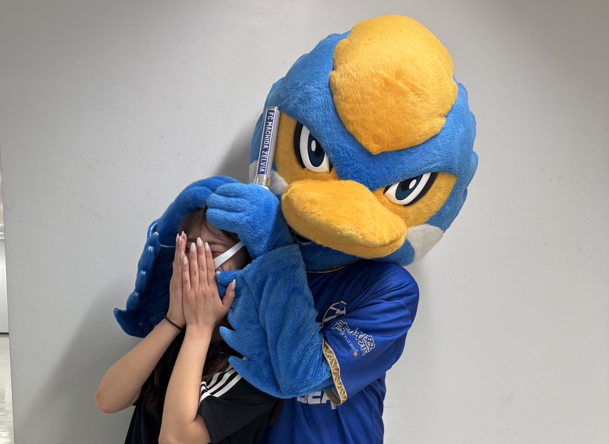 n_____oodk93's tweet photo. 今季も #まちだ青城祭 💙
痺れるゴール2発…✨

久々に間近で多くの笑顔を見ることができ嬉しかったです、有難うございました！
新聞は現在作成中📰

 #ゼルビー とは久々に会いもみくちゃに😂

残る2日間も、記憶に残る素敵な日になりますように⸝‍⋆
私も頑張ります🔥

 #FC町田ゼルビア #zelvia https://t.co/aGDAmKc5fL