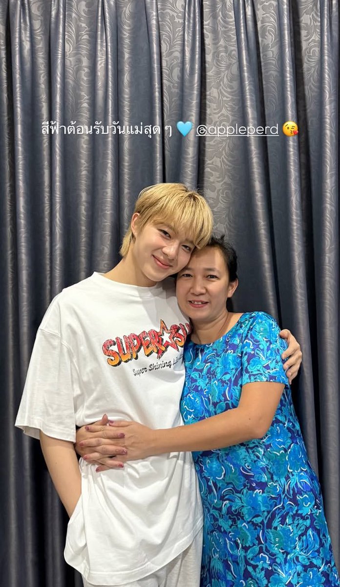 ลูกคนเล็กทั้งสองบ้านเป็นเด็กดีมากๆ ให้เวลากับครอบครัวในวันสำคัญ ลูกชายแก้วตาดวงใจกตัญญูที่สุด อบอุ่นทั้งสองบ้านเลย (อยากลองให้สองบ้านมาทานข้าวด้วยกันดูค่ะความอบอุ่นแน่นแฟ้นแน่ๆ)