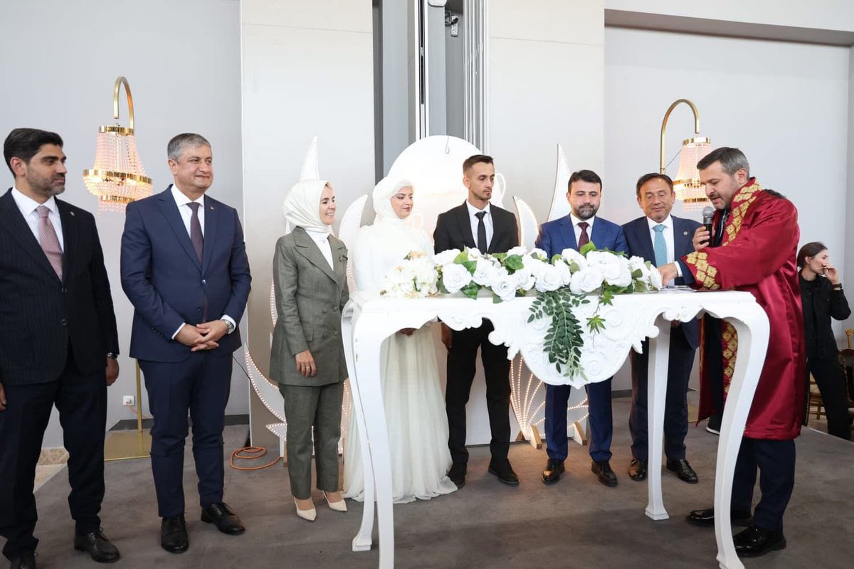 #AileYılı’nda, Aile ve Sosyal Hizmetler Bakanımız Sayın Mahinur Özdemir Göktaş ile birlikte, Aile ve Gençlik Fonu’ndan faydalanan genç çiftimiz Fatmanur &amp; Yasin’in nikâh törenine katıldık.

Kurulan her yuvanın ülkemizin geleceğine umut kattığı inancıyla, genç çiftimize bir ömür