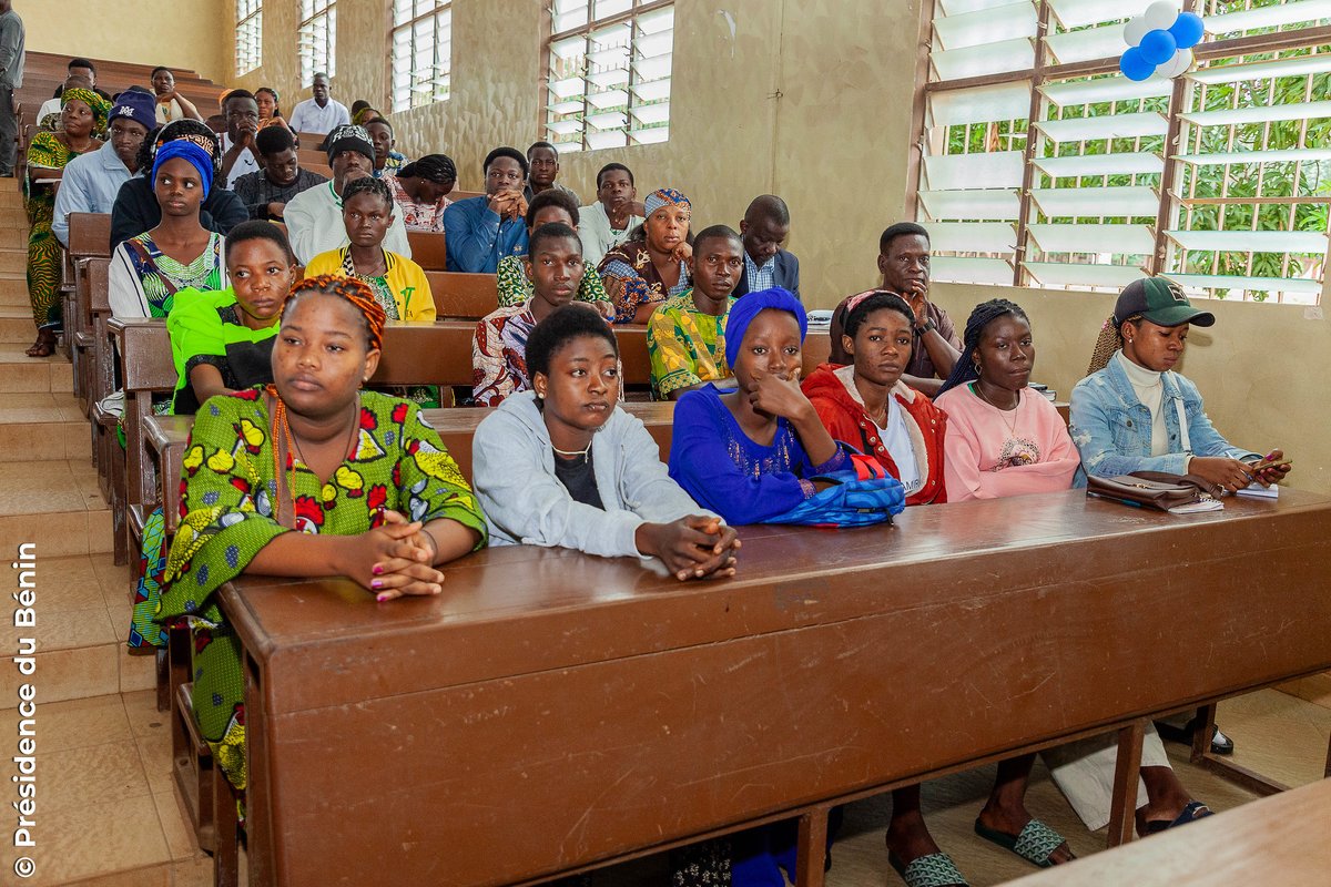 gouvbenin's tweet photo. Le lundi 11 août 2025, à l’Université de Parakou, la #MESRS, Mme Eléonore YAYI LADEKAN, a procédé au lancement officiel de la campagne nationale d’orientation et de sensibilisation des nouveaux bacheliers pour l’année académique 2025-2026. https://t.co/sUSNM3HWTe