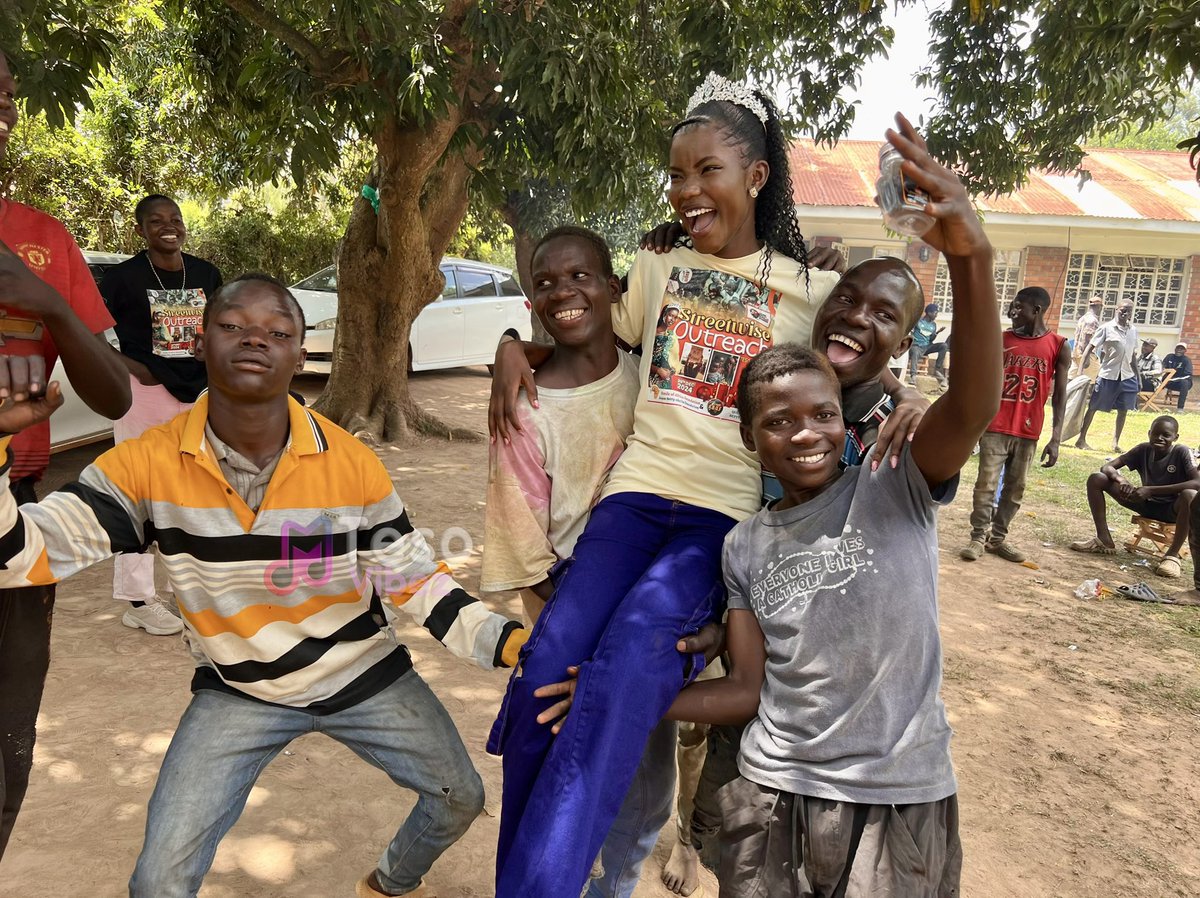 misstourismteso's tweet image. 4️⃣ Queen ACAM Betty Okello

👑 Hope for Street Children
Through her street children outreach, Queen ACAM Betty Okello showed that compassion is a powerful form of leadership  because every child deserves to be seen and loved. ❤️

#YouthInAction #MissTourismTeso #StreetChildren