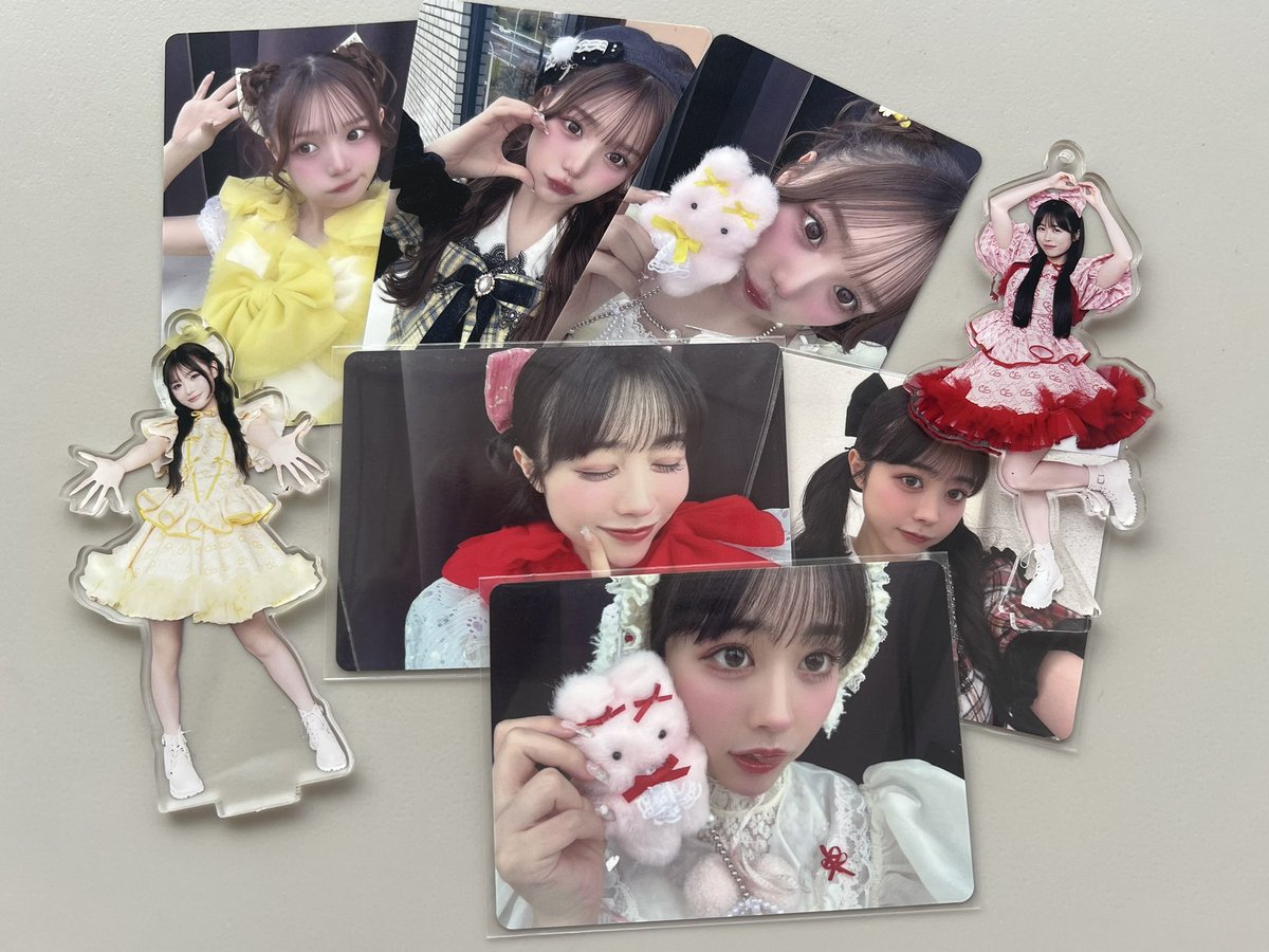 あまれんとふりあい꒰ᐡ⸝⸝ʚ̴̶̷̷ · ʚ̴̶̷̷⸝⸝ᐡ꒱…♡

一緒にグッズ並べて撮ったのめちゃかわいい🫶🏻
#月足天音 #松本かれん #古澤里紗 #佐野愛花 ♡♡