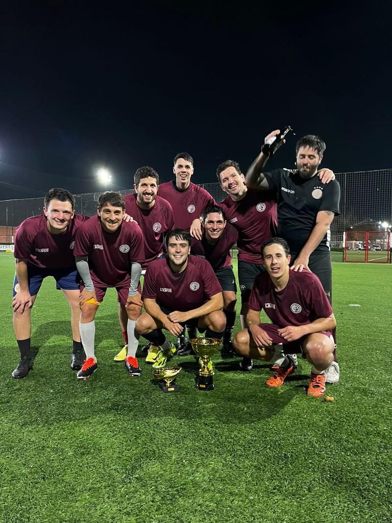 ¡<a href="/LanusMedios/">Lanus Medios</a> Campeón de la 
Copa de Oro!🏆

Anoche el granate, logró su 2da estrella🌟 en Superliga de Medios, tras ganarle la final a APL por 3 a 0
⚽️⚽️⚽️

¡Felicitaciones a todos los jugadores de <a href="/LanusMedios/">Lanus Medios</a> por este campeonato tan esperado!