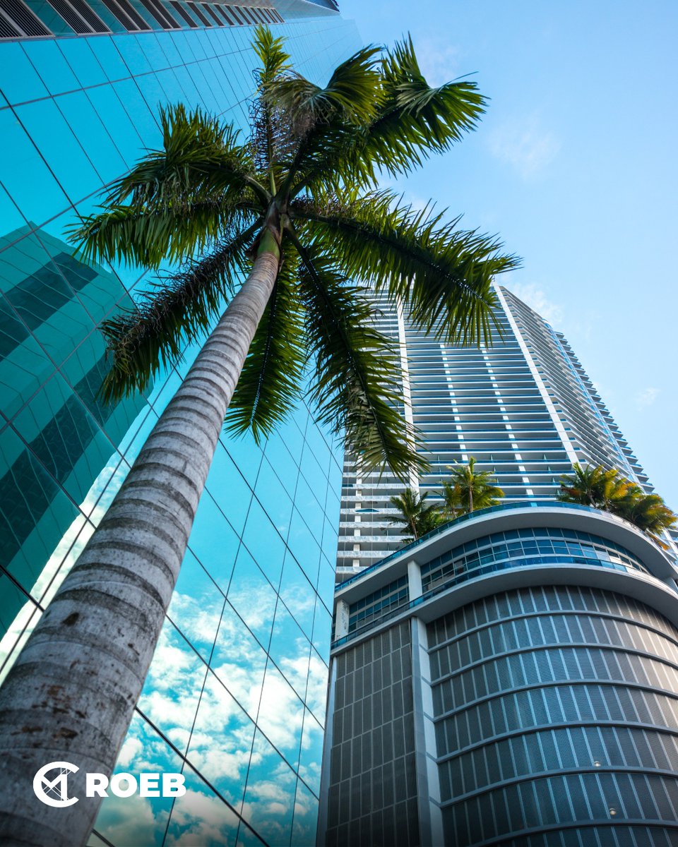 cmroeb's tweet image. 🚗 Cruisin’ down Ocean Drive, living my Miami Vice life. 🎶🌴
 🚤 Explore Miami by Boat — 💡 Pro Tip: Take a Boat Tour Through Biscayne Bay! See celebrity homes, downtown Miami, and beautiful waterfront views. #BoatLife #BiscayneBay #MiamiViews #OnTheWater