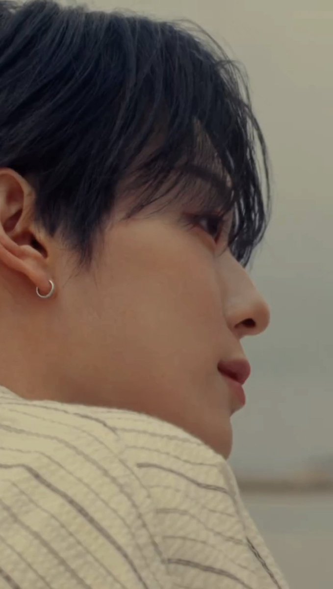 마자 이것도 찍었자나요 비주얼포스터랑 이 릴스랑 비하인드 주세요 엠넷님들아