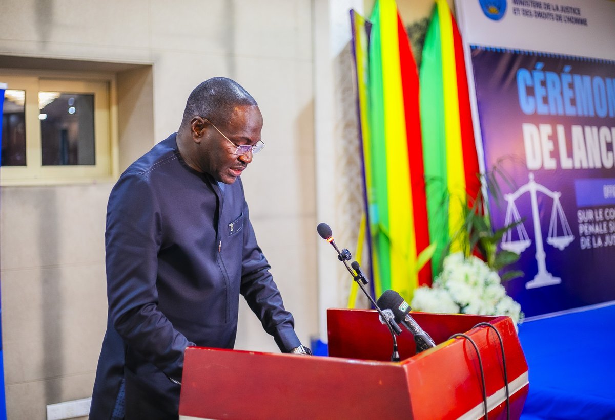 PNUDMALI's tweet image. Lancement officiel, par le @ministere_mali, M. Mamoudou Kassogué et du Rep. Résident du @PNUDMALI, @maleye_diop &amp;amp; @NLauMali, des sessions de formations des acteurs du secteur de la justice sur les innovations introduites par le nouveau code pénal &amp;amp; code de procédure pénale du 🇲🇱.