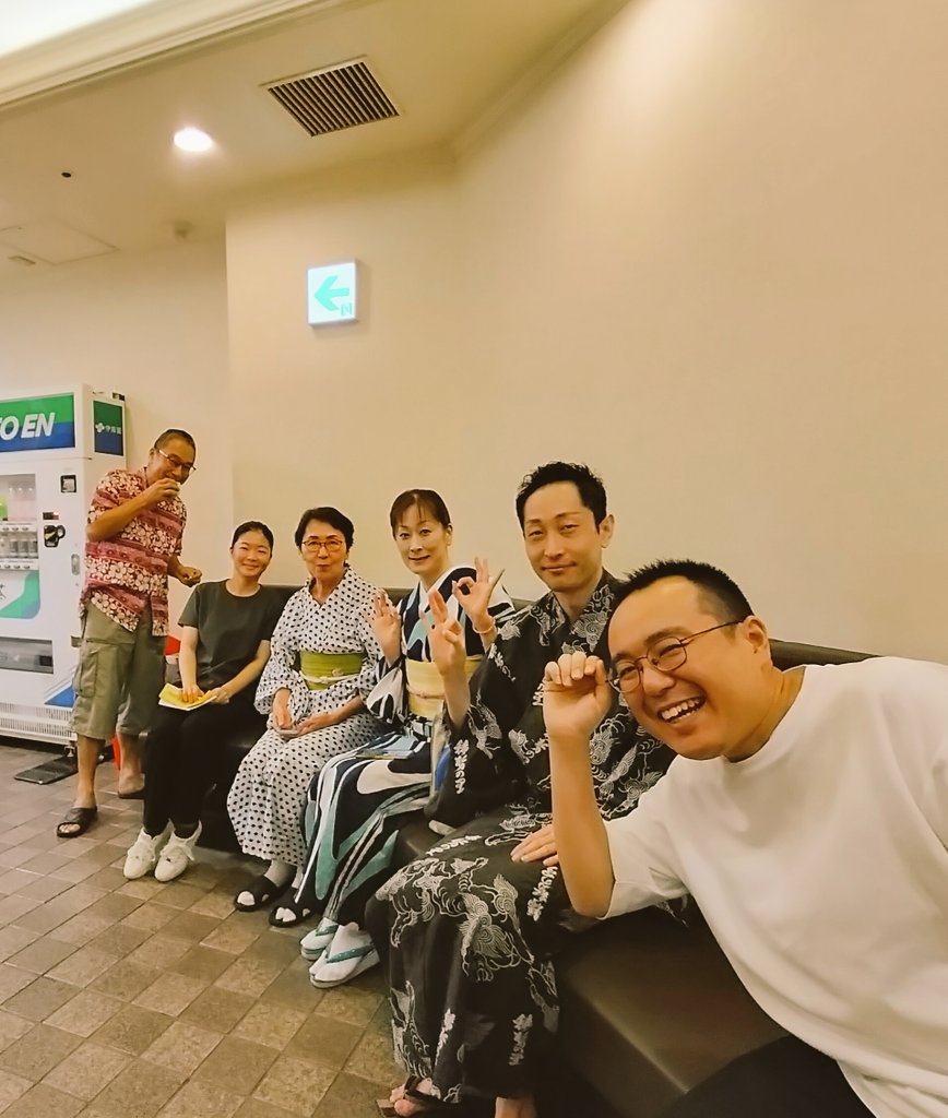 本日は池袋演芸場・怪談興行お運び頂きまして誠に有難うございました‼️
本日は歌謡ショーが二つ入りのエンタメ色濃い目の番組で、最後の師匠の『累の実録（後編）』へと繋がれて行きました✨
📸ロビーの若手師匠方