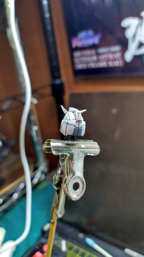 xiaohiro1971's tweet photo. RX-78F00
ガンダム&amp;ガンダムドックの制作
頭部制作
今回の部分塗装は、筆ペンタイプのアクリル マーカーを使用してみました。
色の種類もかなり豊富で、値段もお手頃なので、部分塗装にはぴったりかもしれません。 https://t.co/rn9efzGZBg