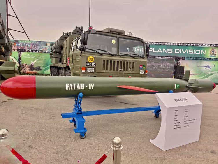 BREAKING:

Pakistan unveils a new ground-launched cruise missile, the Fatah-IV with a terrain-hugging flight profile, and a range of 750 kilometres delivering multiple kinds of (conventional only) warheads.