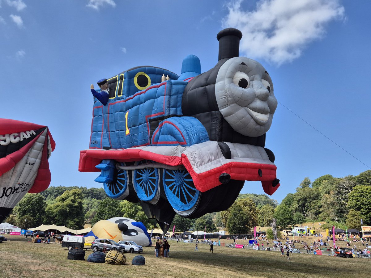 Two retro shaoes from the <a href="/BristolBalloonC/">Bristol Balloon Collectors</a> at the <a href="/bristolballoon/">Bristol International Balloon Fiesta</a> fiesta 🎈