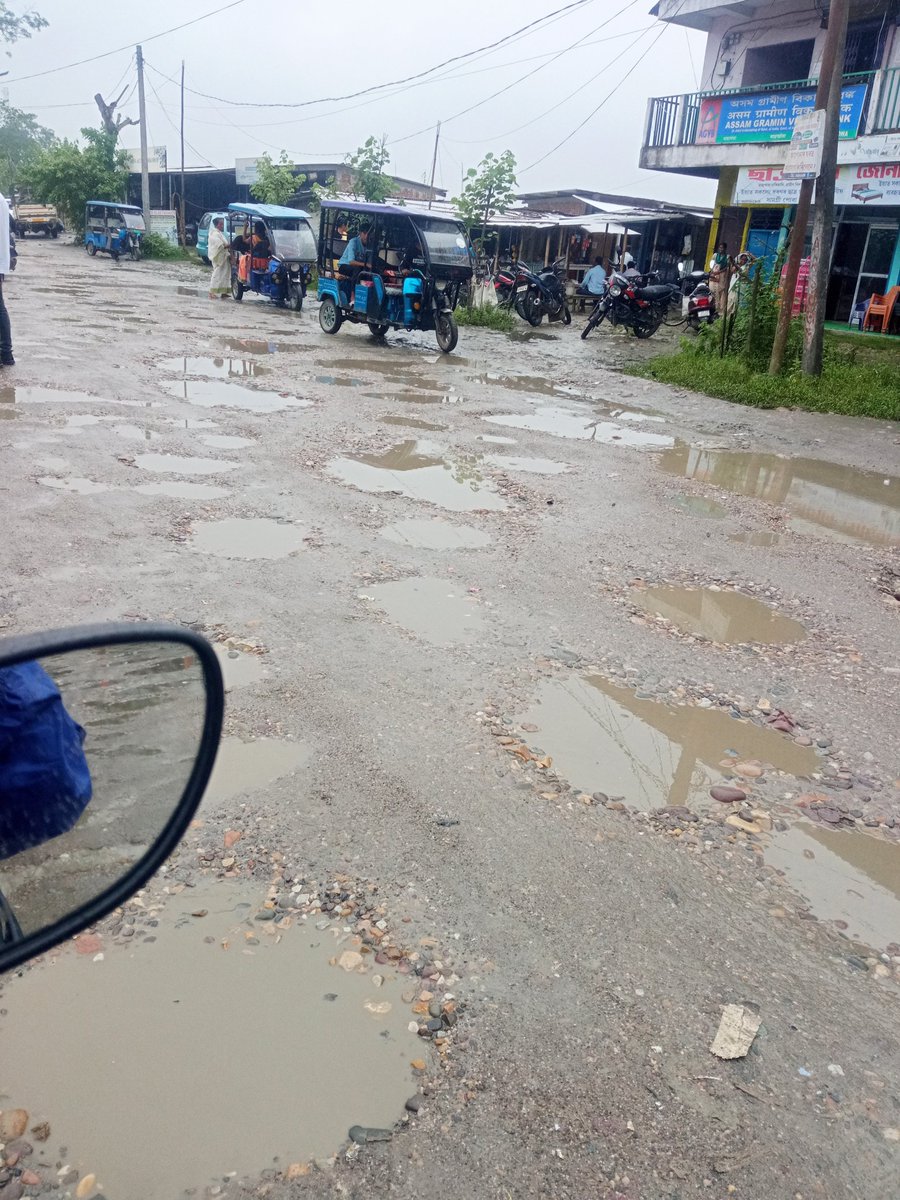 kcube999's tweet photo. @himantabiswa This is the condition of roads in Machkhowa,Dhemaji. Please look into it. https://t.co/0rOi4NGvT7