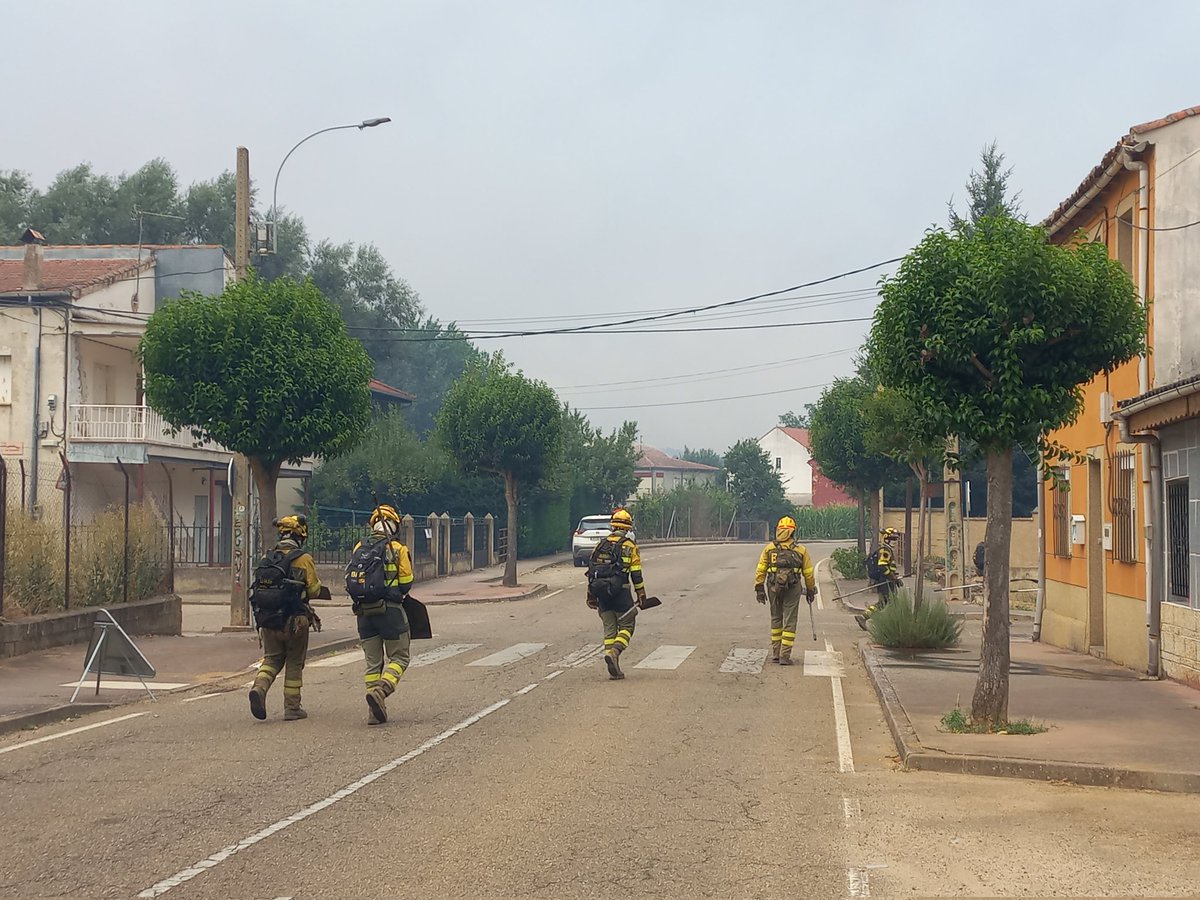 brif_iglesuela's tweet photo. Nuestro turno presencial se dirige en estos momentos al #IFMolezuelasDeLaCarballeda #Zamora en sus vehículos. Recordamos que allí se halla el turno RD desde el domingo, en estos momentos defendiendo la población de Castrocalbón. Ánimo a todos los medios!! https://t.co/W5hBOFMqR8
