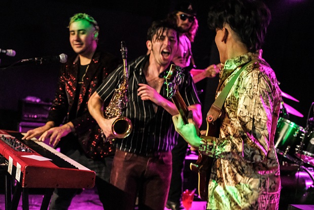 👀 WHAT'S HAPPENING AT <a href="/KingsConway/">Kings Live Music</a> THIS WEEKEND?

8/15 Fri- Random
8/16 Sat- Nik Parr &amp; The Selfless Lovers
8:30 PM Showtimes

#alternative #partyrock #random #rocknroll #piano #nikparr #theselflesslovers #kingslivemusic
facebook.com/RandominLittle…
facebook.com/theselflesslov…